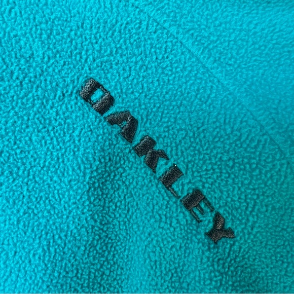 Oakley Fleece 1/4 Zip Sweater! Good condition and awesome color! - Picture 4 of 10